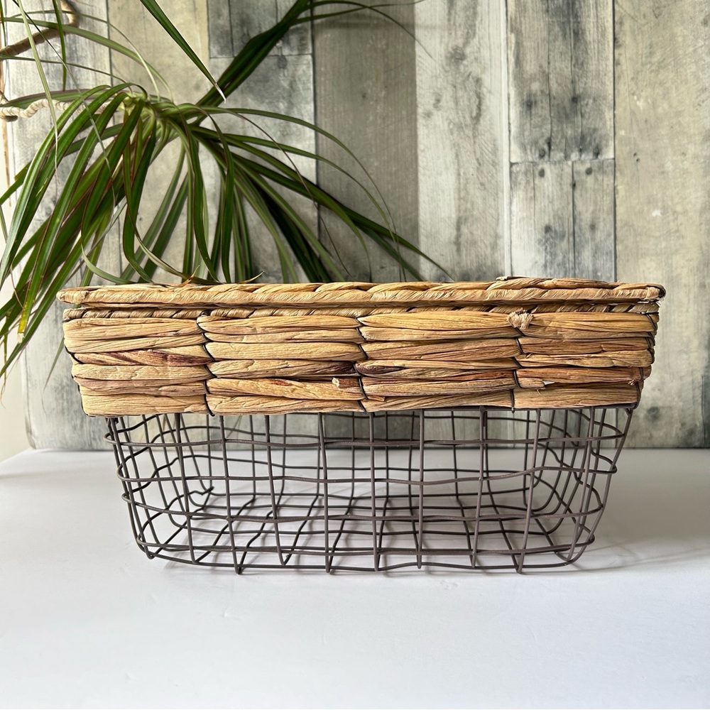 ๐ดFarmhouse Metal Wire Storage Basket with Removable Woven Wicker Top - Picture 1 of 14